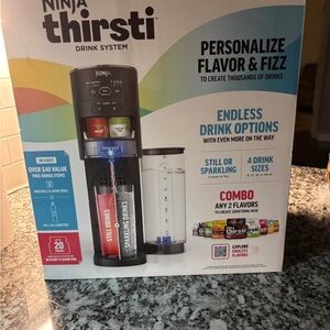 Ninja Thirsti Drink System with Black and White Design